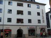 Schumannplatz3Hausansicht - 4-Raumwohnung bei den Acarden - 650,00 EUR Kaltmiete, ca.  100,20 m² Wohnfläche