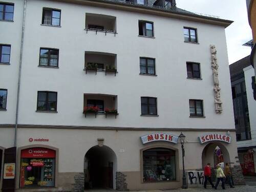Schumannplatz3Hausansicht - 4-Raumwohnung bei den Acarden - 650,00 EUR Kaltmiete, ca.  100,20 m² Wohnfläche