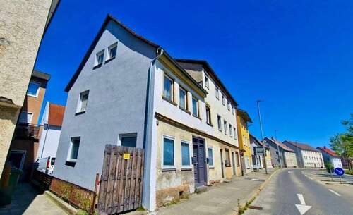 Gesamtansicht Südwest - Für Entscheidungsfreudige: 2-Familienhaus zentral Bad Saulgau