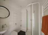 Bad mit Dusche - 