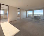 Originalaufnahme Wohnzimmer - Attraktiver Preis trifft auf Potenzial! Wohnung inkl. TG-Stpl. mit Alpenblick und Dachterrassenpool!