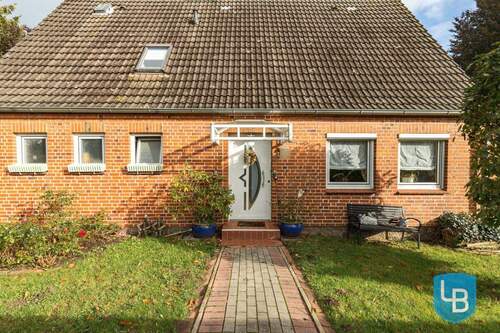 Zugang zum Haus - 4 Zimmer Einfamilienhaus zum Kaufen in Klein Gladebrügge