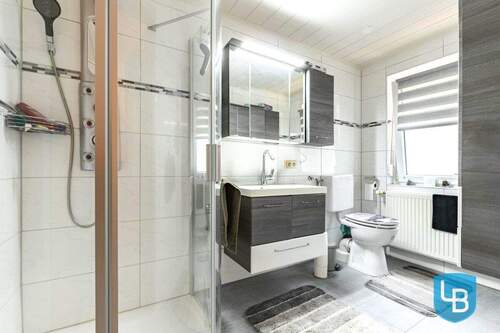 Modernes Duschbad EG - Einfamilienhaus mit 100,00 m² in Klein Gladebrügge zum Kaufen