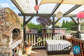 Überdachter Sitzplatz mit Grillkamin/ Gartenkamin - 