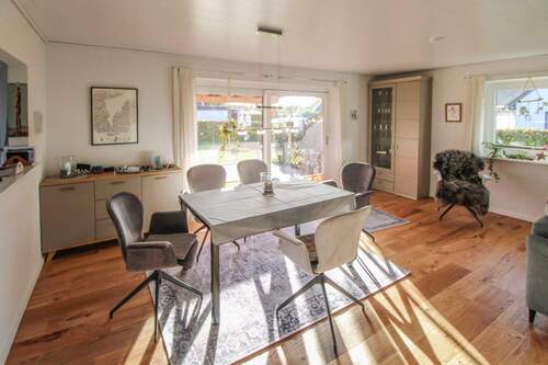 Essbereich mit Zugang zur überdachten Terrasse - 4 Zimmer Einfamilienhaus in Munkbrarup