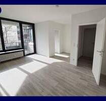 Renovierte 2-Zimmer-Wohnung mit neuem Boden, neuen Wänden, Balkon, Walk-In-Dusche, Aufzug - Köln Urbach