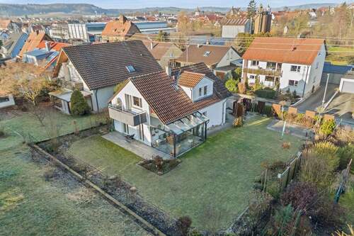Gartenansicht - -- RESERVIERT -- Haus mit Wintergarten & großem Grundstück