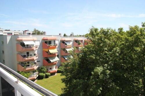 Blick vom Balkon - Großzügige, lichtdurchflutete 3-Zimmer-Wohnung mit Balkon – FürthHardhöhe