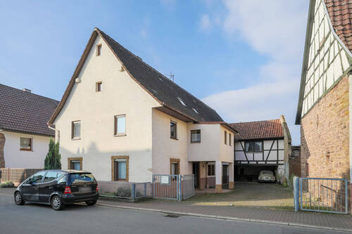 Straßenansicht - Handwerker und Bastler aufgepasst! Großes Wohnhaus mit viel Potential und verschiedenen Nutzungsmöglichkeiten