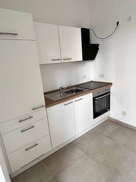 Einbauküche - HOCHWERTIGE WOHNUNG MIT EINBAUKÜCHE UND TERRASSE IM SANIERTEN ALTBAU!!!