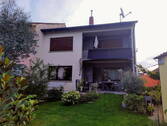 Blick vom Garten auf's Haus - 