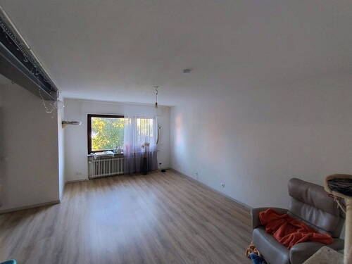 Wohnzimmer im Erdgeschoß - Doppelhaushälfte mit 160,00 m² in Lampertheim zum Kaufen