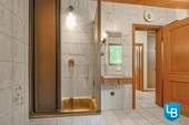 Bad mit Dusche - 