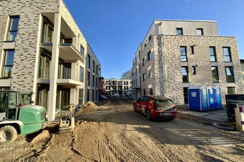 25017891-Blick Zufahrt - 