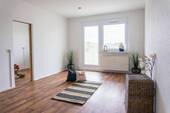 Wohnzimmer Vergleichswohnung - 3-Raum-Wohnung mit Balkon und eine Kita in der Nähe
