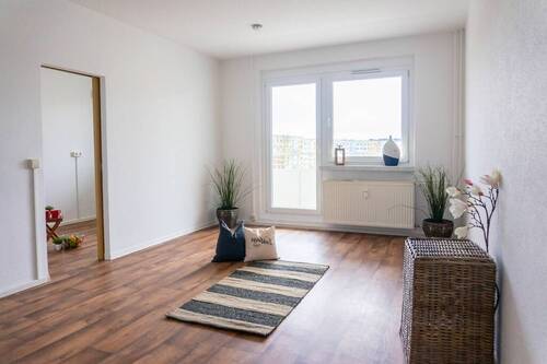 Wohnzimmer Vergleichswohnung - 3-Raum-Wohnung mit Balkon und eine Kita in der Nähe