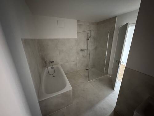 Badezimmer I - 4 Zimmer Etagenwohnung in Nettetal