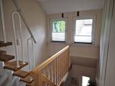 Treppenhaus m. Treppe zum Spitzboden - 