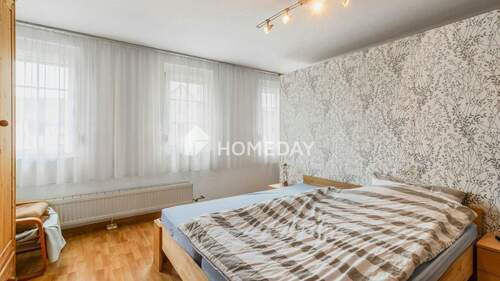 1. OG Schlafzimmer 1 - 