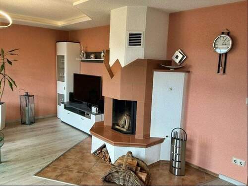 Wohnzimmer mit Kamin - 