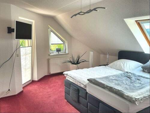 Schlafzimmer mit Balkon - 