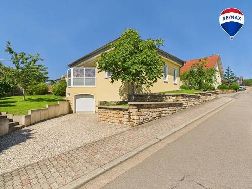 RE/MAX Immobilien DeLux Bungalow Nonnweiler - Moderne Bungalow-Oase - Ihr neues Zuhause!