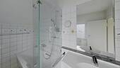Badezimmer - Etagenwohnung mit 50,00 m² in Berlin zum Kaufen