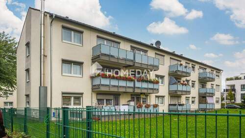 Außenansicht 2 - Charmante 4-Zimmer-Etagenwohnung mit Balkon und Garten in Düren-Birkesdorf