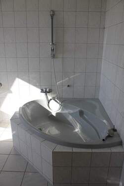 Bad (6) - 2 Zimmer Etagenwohnung in Plauen