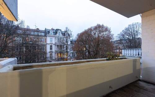 Loggia - Charmanter Rohdiamant in Wiesbaden-Mitte. Beste Aussicht für Kreative und Investoren!