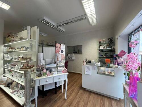 Aktuell Kosmetik - Gewerbeobjekt (Büro, Produktion, Verkauf) zur Miete in Neumarkt