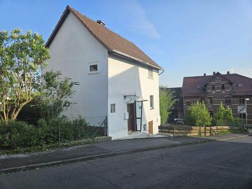 Hausansicht - Modernisiertes freistehendes Einfamilienhaus mit Garten in Edermünde