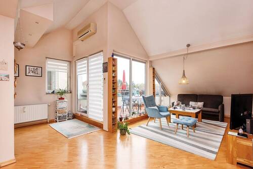 Wohnzimmer - 4 Zimmer Etagenwohnung in Berlin