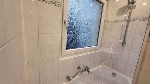 Wanne mit Dusche - 