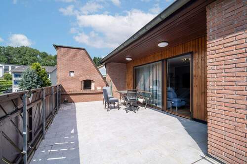 32m² großer Balkon/Terrasse mit Außengrill (OG)​ - 