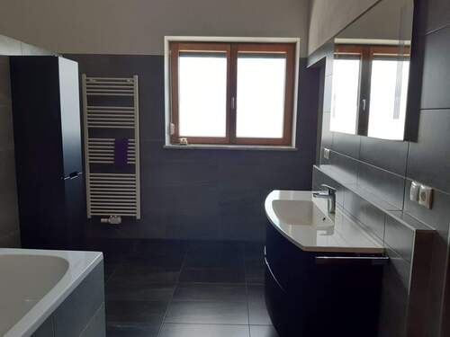 Halle Verkauf 341.jpg - Mehrfamilienhaus, Wohnhaus in Geisenhausen