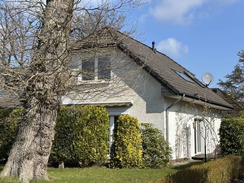 Hausansicht - Charmantes Einfamilienhaus in beliebtem Leuchtenburg