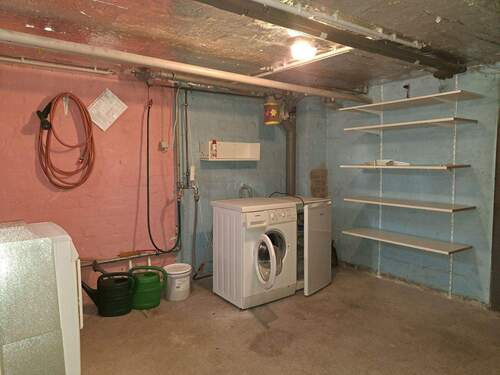 Kellerraum 1 mit Waschmaschinenanschluss - 