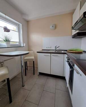 Küche mit gemütlichem Essplatz - 