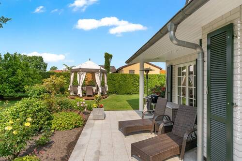 ... und Gartenpavillion - 