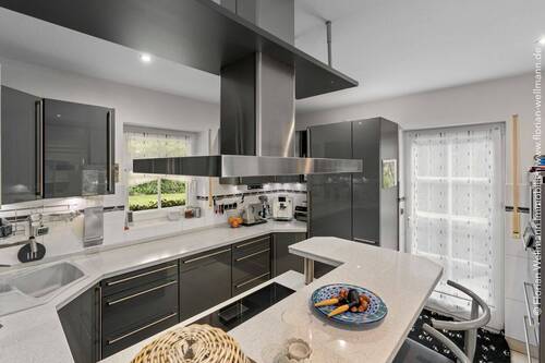 ... großzügiger Arbeitsfläche ... - 