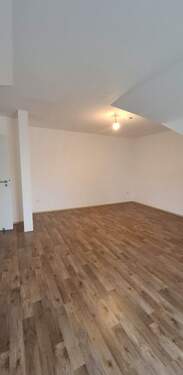 Wohnzimmer_02.jpg - Etagenwohnung mit 71,00 m² in Pliening zum Kaufen