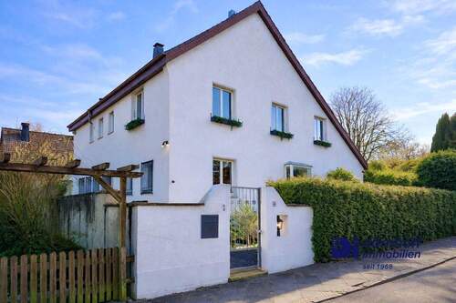 Hausansicht - Exklusives Familienanwesen in begehrter Lage der Gartenstadt