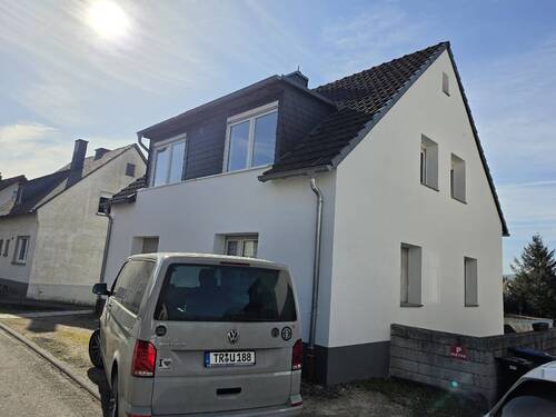 Hausansicht rechts - 2 Zimmer Etagenwohnung zum Kaufen in Schweich