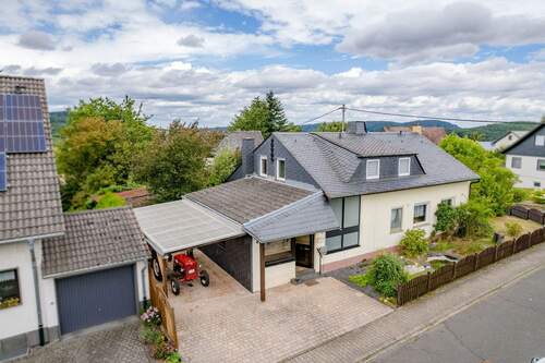 Außenansicht - Ein- bis Zweifamilienhaus auf schönem Eckgrundstück