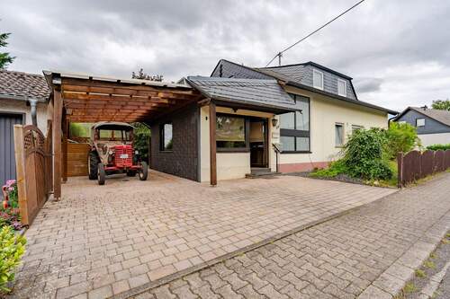 Carport-Hauseingang - Einfamilienhaus mit 154,00 m&sup2; in Bell zum Kaufen