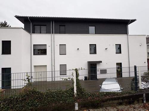 Hausansicht - Barrierefreie und moderne 2 Zimmer Wohnung in zentraler Lage