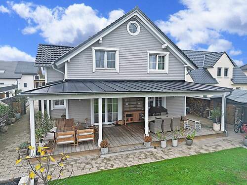 Außenansicht - Modernes Holzhaus mit warmem Charme und durchdachter Technik