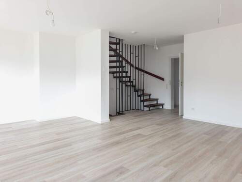 Jaegerstr2_Wohnen2_EG.jpg - 4 Zimmer Reihenmittelhaus in Rödermark