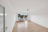 H8315 - Wohnzimmer 1 - Helle 2-Zimmer-Wohnung in ruhiger Lage